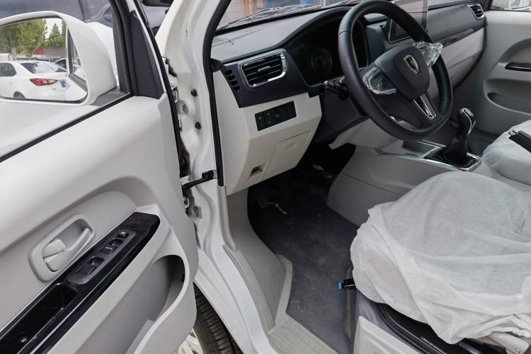 Used Jinbei New Hiace X30L 2024 Wealth Edition Passenger Van 5/6/7 Seater Front-Mounted Air Conditioning Interior 6