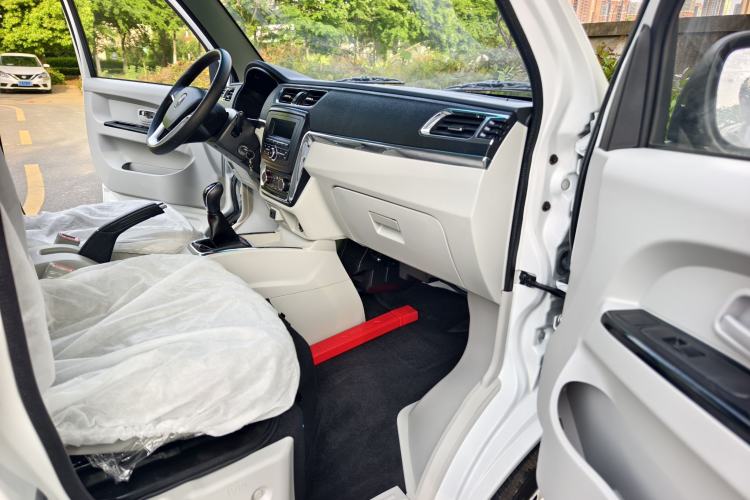 Used Jinbei New Hiace X30L 2024 Champion Edition Passenger Vehicle 5/6/7 Seats Interior 7