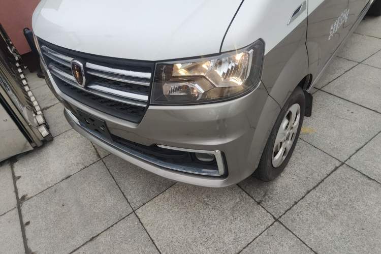 Used Jinbei New Hiace X30L 2024 Champion Edition Van 2/5 Seats Front-Mounted Air Conditioning Left Front Headlight