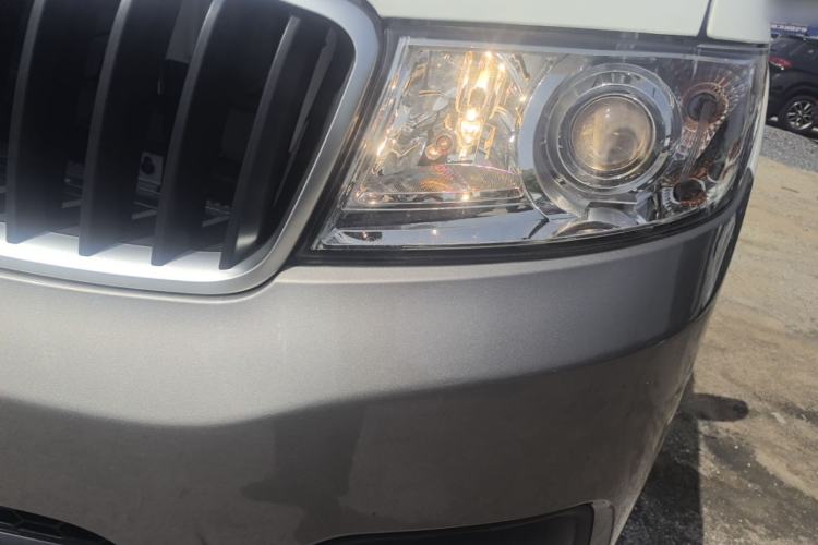 Used Jinbei New Hiace X30L 2024 Champion Edition Passenger Vehicle 5/6/7 Seats Left Front Headlight