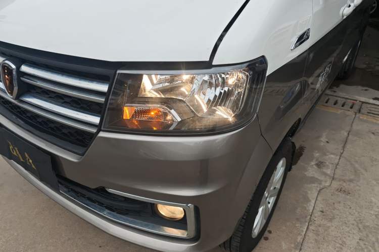 Used Jinbei New Hiace X30L 2024 Wealth Edition Passenger Vehicle 5/6/7 Seater Left Front Headlight