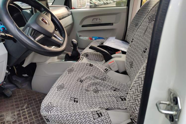 Used Jinbei New Hiace X30L 2024 Wealth Edition Passenger Vehicle 5/6/7 Seater Left Front Seat
