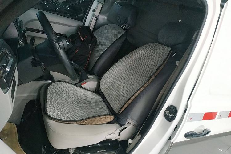 Used Jinbei New Hiace X30L 2024 Champion Edition Van 2/5 Seats Front-Mounted Air Conditioning Left Front Seat