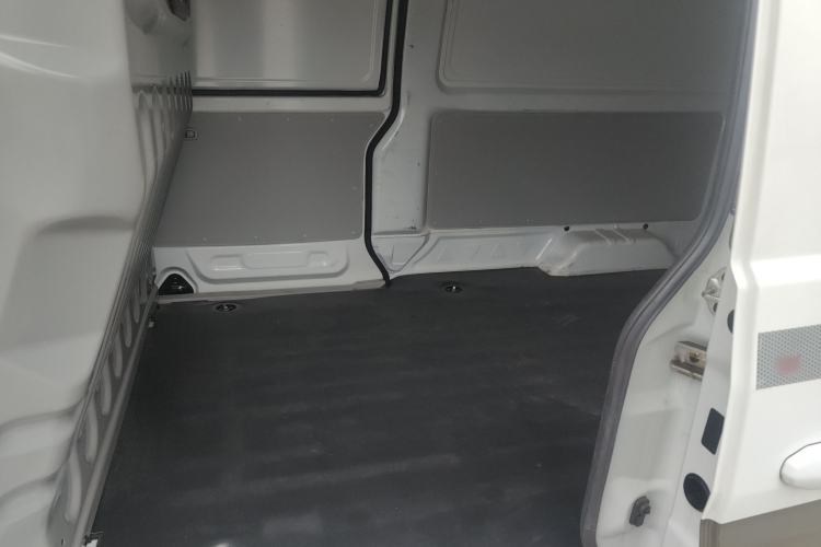 Used Jinbei New Hiace X30L 2024 Champion Edition Van 2/5 Seats Front-Mounted Air Conditioning Left Rear Seat