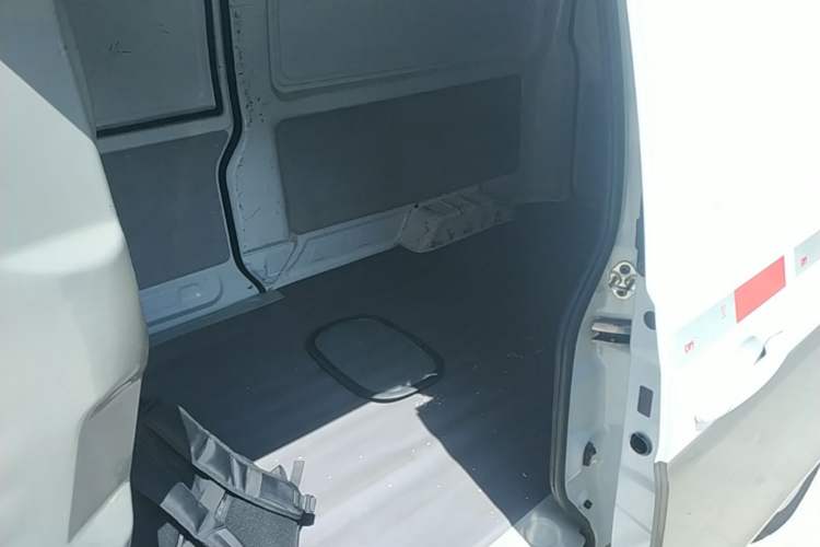 Used Jinbei New Hiace X30L 2024 Wealth Edition Van 2/5 Seats Front-Mounted Air Conditioning Left Rear Seat