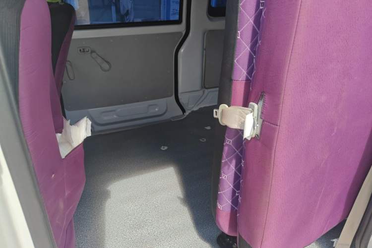 Used Jinbei New Hiace X30L 2024 Champion Edition Coach 5/6/7-Seater with Central Air Conditioning Left Rear Seat