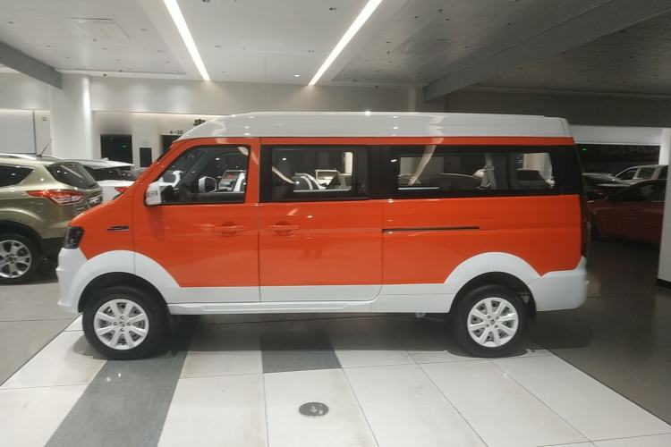 Used Jinbei New Hiace X30L 2024 Wealth Edition Passenger Vehicle 5/6/7 Seater Left Side