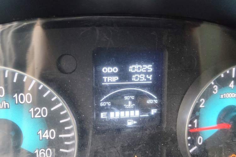 Used Jinbei New Hiace X30L 2024 Champion Edition Passenger Vehicle 5/6/7 Seats Odometer Close Up