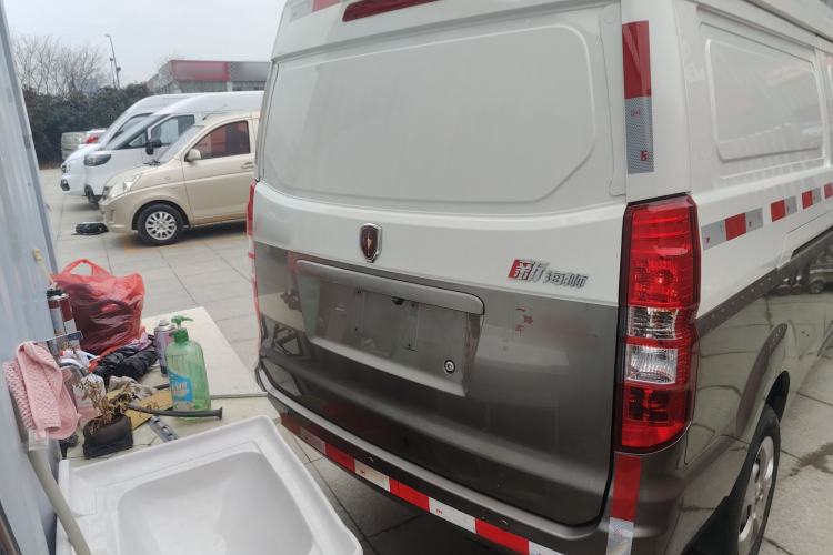 Used Jinbei New Hiace X30L 2024 Champion Edition Van 2/5 Seats Front-Mounted Air Conditioning Rear
