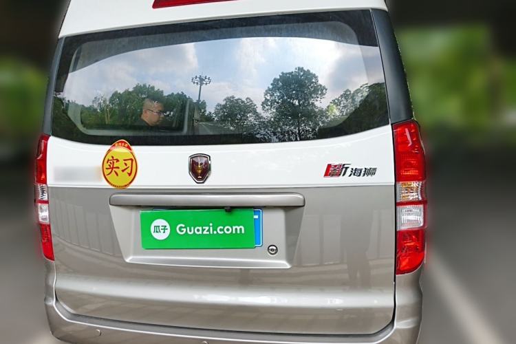 Used Jinbei New Hiace X30L 2024 Wealth Edition Passenger Van 5/6/7 Seater Front-Mounted Air Conditioning Rear