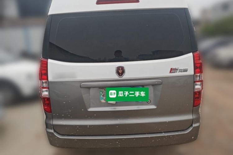 Used Jinbei New Hiace X30L 2024 Wealth Edition Passenger Van 5/6/7 Seater Front-Mounted Air Conditioning Rear