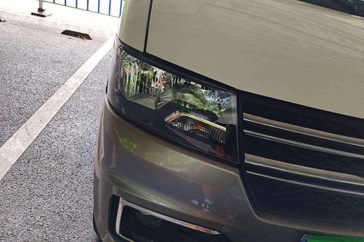 Used Jinbei New Hiace X30L 2024 Wealth Edition Passenger Van 5/6/7 Seater Front-Mounted Air Conditioning Right Front Headlight
