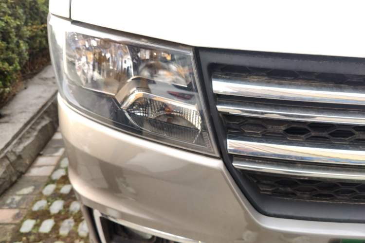 Used Jinbei New Hiace X30L 2024 Wealth Edition Passenger Vehicle 5/6/7 Seater Right Front Headlight