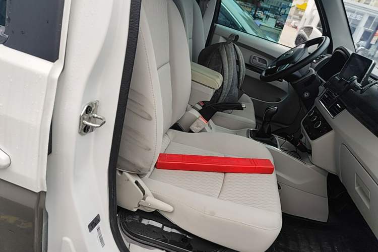 Used Jinbei New Hiace X30L 2024 Wealth Edition Passenger Van 5/6/7 Seater Front-Mounted Air Conditioning Right Front Seat
