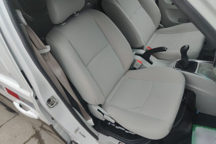 Used Jinbei New Hiace X30L 2024 Champion Edition Van 2/5 Seats Front-Mounted Air Conditioning Right Front Seat