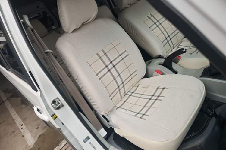 Used Jinbei New Hiace X30L 2024 Wealth Edition Passenger Vehicle 5/6/7 Seater Right Front Seat