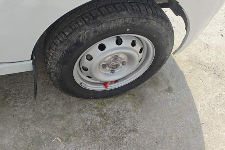 Used Jinbei New Hiace X30L 2024 Champion Edition Coach 5/6/7-Seater with Central Air Conditioning Right Front Wheel Hub