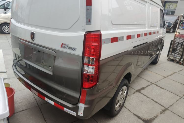 Used Jinbei New Hiace X30L 2024 Champion Edition Van 2/5 Seats Front-Mounted Air Conditioning Right Rear Taillight