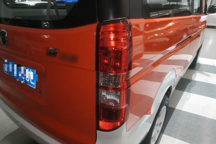 Used Jinbei New Hiace X30L 2024 Wealth Edition Passenger Vehicle 5/6/7 Seater Right Rear Taillight