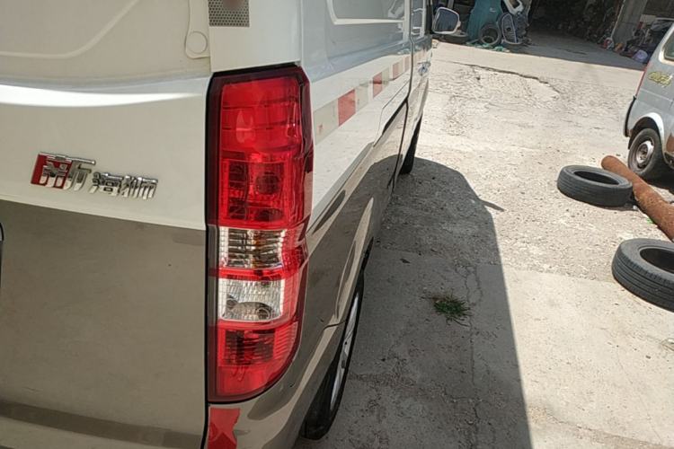 Used Jinbei New Hiace X30L 2024 Wealth Edition Van 2/5 Seats Front-Mounted Air Conditioning Right Rear Taillight