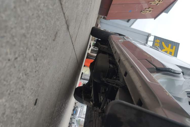 Used Jinbei New Hiace X30L 2024 Champion Edition Van 2/5 Seats Front-Mounted Air Conditioning Right Side Sill