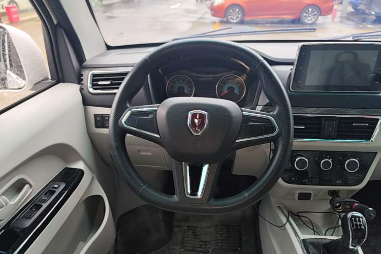 Used Jinbei New Hiace X30L 2024 Wealth Edition Passenger Van 5/6/7 Seater Front-Mounted Air Conditioning Steering Wheel