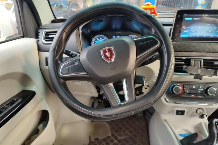 Used Jinbei New Hiace X30L 2024 Wealth Edition Passenger Vehicle 5/6/7 Seater Steering Wheel