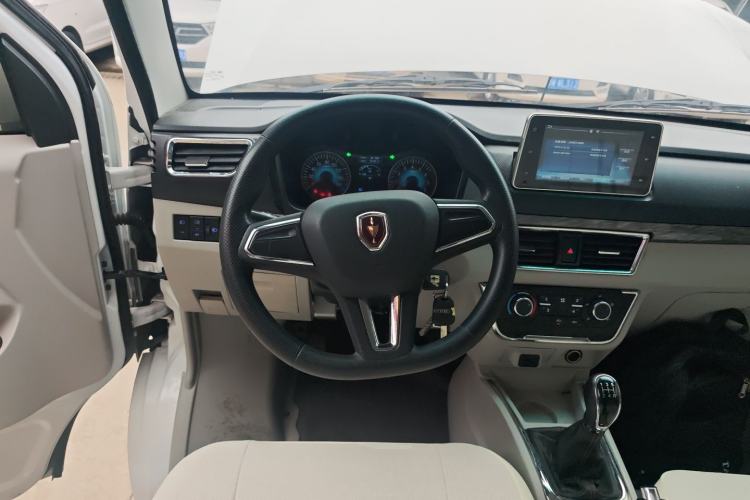 Used Jinbei New Hiace X30L 2024 Wealth Edition Passenger Vehicle 5/6/7 Seater Steering Wheel