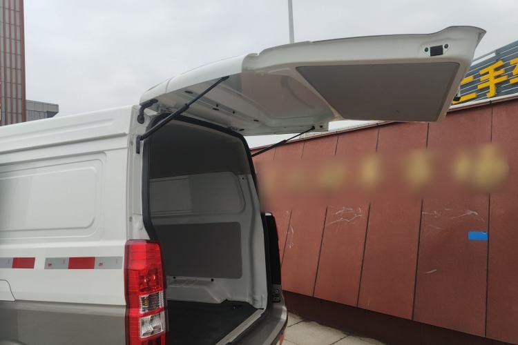 Used Jinbei New Hiace X30L 2024 Champion Edition Van 2/5 Seats Front-Mounted Air Conditioning Trunk