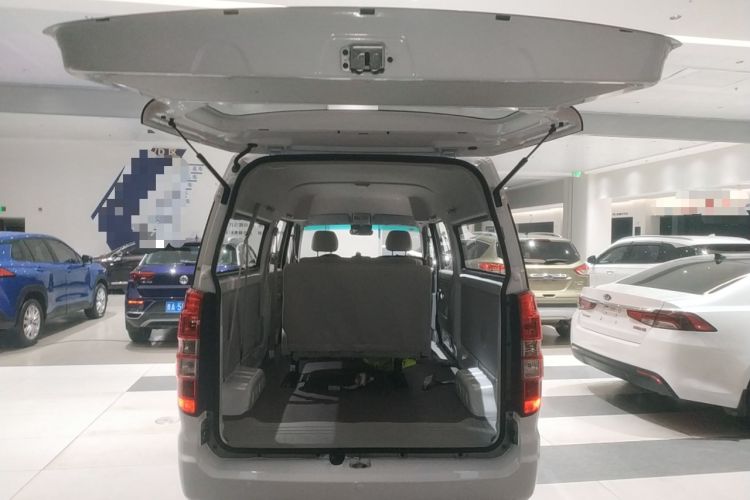 Used Jinbei New Hiace X30L 2024 Wealth Edition Passenger Vehicle 5/6/7 Seater Trunk