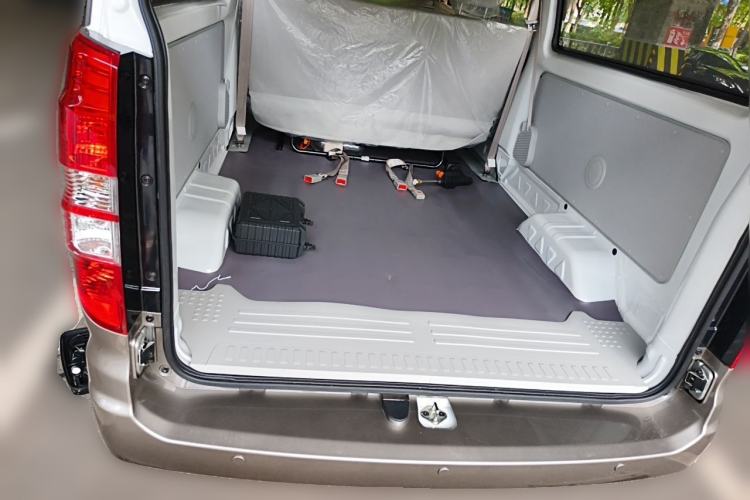 Used Jinbei New Hiace X30L 2024 Wealth Edition Passenger Van 5/6/7 Seater Front-Mounted Air Conditioning Trunk