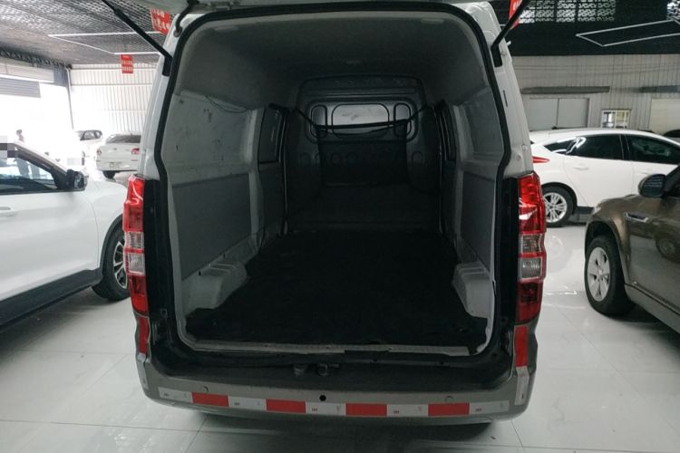 Used Jinbei New Hiace X30L 2024 Champion Edition Van 2/5 Seats Front-Mounted Air Conditioning Trunk