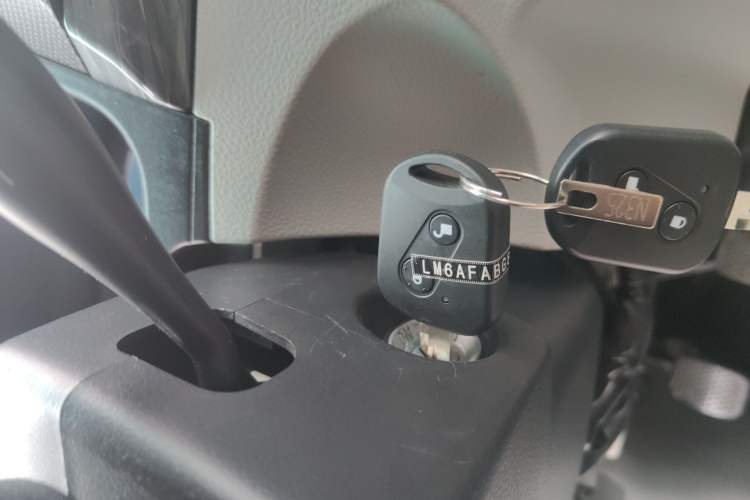Used Jinbei New Hiace X30L 2024 Champion Edition Van 2/5 Seats Front-Mounted Air Conditioning Vehicle Key