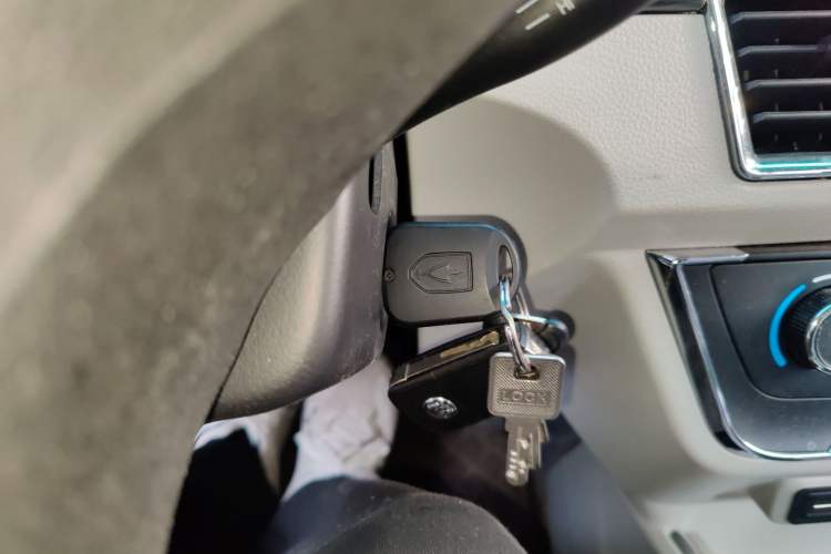 Used Jinbei New Hiace X30L 2024 Wealth Edition Passenger Vehicle 5/6/7 Seater Vehicle Key