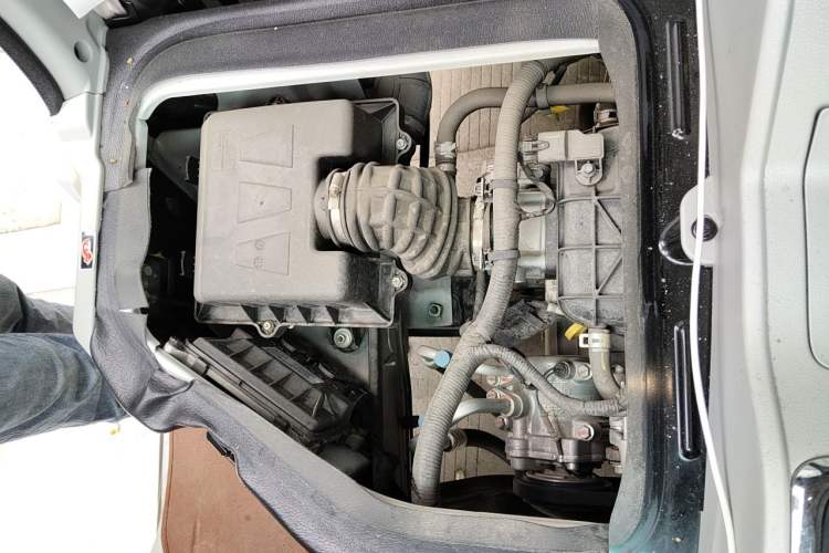 Used Jinbei New Hiace X30L  Engine Bay Right
