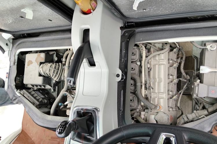 Used Jinbei New Hiace X30L  Engine Bay