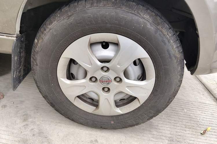 Used Jinbei New Hiace X30L  Right Front Wheel Hub