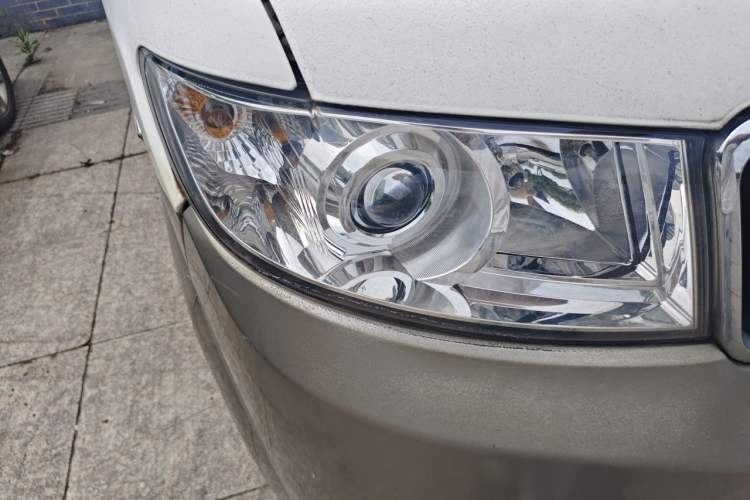 Used Jinbei New Hiace X30L CNG 2018 1.5L Wealth Edition Natural Gas Vehicle Passenger Bus SWFC15 Right Front Headlight