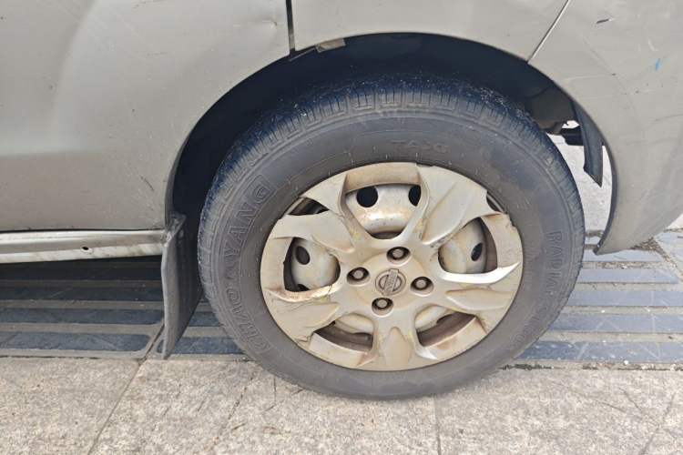 Used Jinbei New Hiace X30L CNG 2018 1.5L Wealth Edition Natural Gas Vehicle Passenger Bus SWFC15 Right Front Wheel Hub