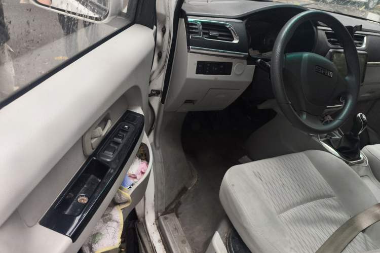 Used Jinbei New Hiace X30L CNG 2020 1.5L Wealth Edition Natural Gas Passenger Vehicle China VI Standard SWFC15M Driver Seat