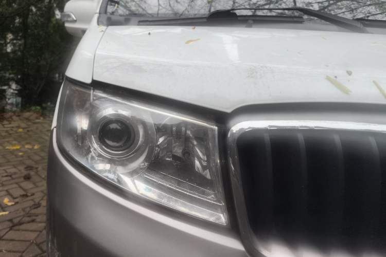 Used Jinbei New Hiace X30L CNG 2020 1.5L Wealth Edition Natural Gas Passenger Vehicle China VI Standard SWFC15M Right Front Headlight