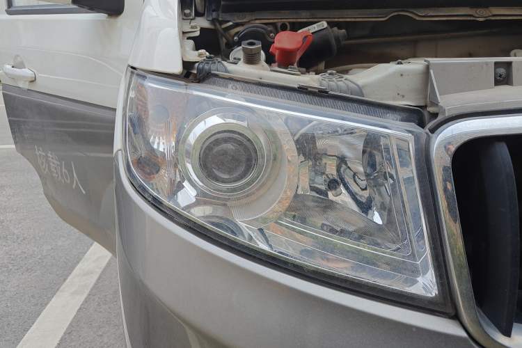 Used Jinbei New Hiace X30L CNG 2021 1.5L Natural Gas Wealth Edition Passenger Vehicle SWCC15M Right Front Headlight