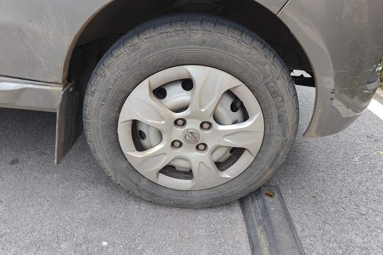 Used Jinbei New Hiace X30L CNG 2021 1.5L Natural Gas Wealth Edition Passenger Vehicle SWCC15M Right Front Wheel Hub