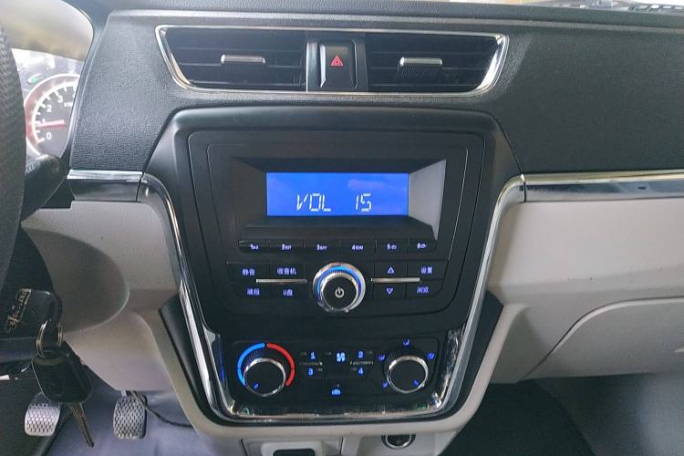 Used Jinbei New Hiace X30L CNG 2021 1.5L Natural Gas Wealth Single-Steaming Air-Conditioned Van SWCC15M Audio And AC Panel