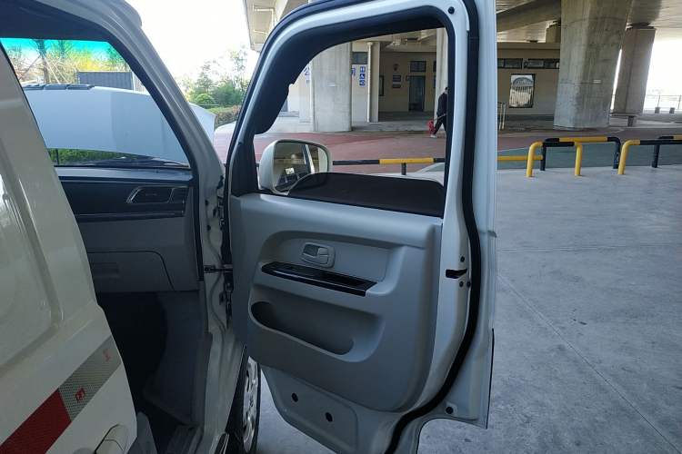 Used Jinbei New Hiace X30L CNG 2021 1.5L Natural Gas Wealth Single-Steaming Air-Conditioned Van SWCC15M Interior 5