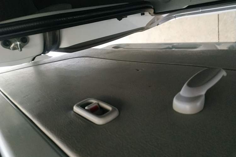 Used Jinbei New Hiace X30L CNG 2021 1.5L Natural Gas Wealth Single-Steaming Air-Conditioned Van SWCC15M Interior 6