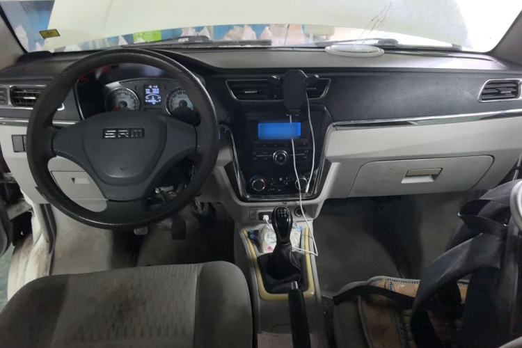 Used Jinbei New Hiace X30L CNG 2021 1.5L Natural Gas Wealth Single-Steaming Air-Conditioned Bus SWCC15M Center Console