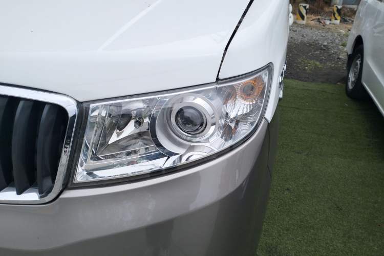 Used Jinbei New Hiace X30L CNG 2021 1.5L Natural Gas Wealth Single-Steaming Air-Conditioned Bus SWCC15M Left Front Headlight