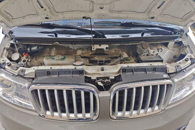 Used Jinbei New Hiace X30L CNG  Engine Bay