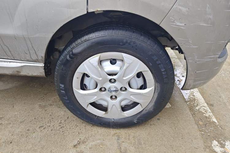 Used Jinbei New Hiace X30L CNG  Right Front Wheel Hub